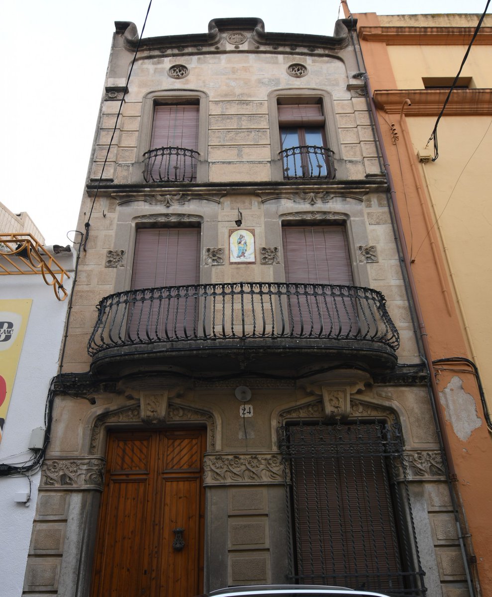 Bon dia amb el #patrimonideldia! #Taldiacomavui de 1995 va morir Lluís Ferran de Pol. L'escriptor va néixer el 1911 a #ArenysdeMar, on es conserva la seva casa natal, coneguda per Can Ferran, que està situada al Carrer Anselm Clavé: patrimonicultural.diba.cat/index.php/elem… <a href="/AjArenys/">Aj. Arenys de Mar</a> <a href="/CulturaDIBA/">Cultura Diputació Barcelona</a>