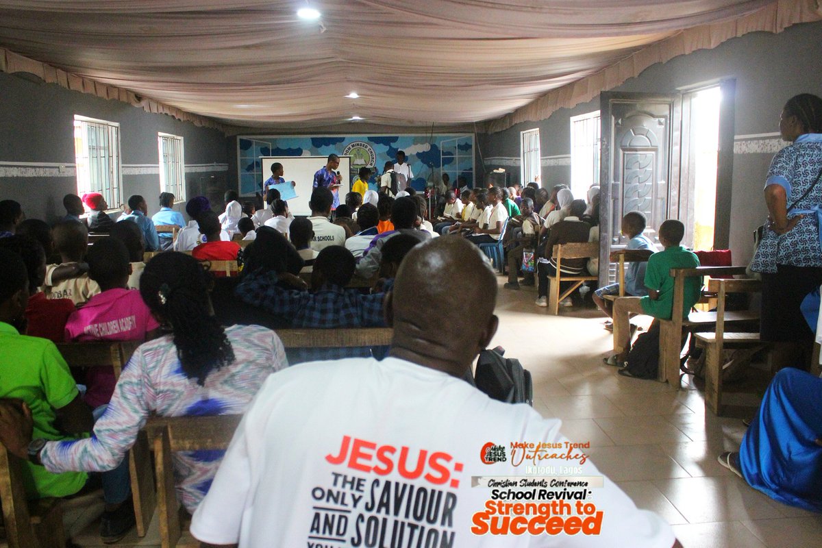 MakeJesusTrend1's tweet photo. It was a huge success as STUDENTS were greatly inspired, blessed and transformed.

They acquired STRENGTH TO SUCCEED!

God bless Make Jesus Trend 
God bless MJT IKORODU.

#makejesustrend #Trump #TrendingStory https://t.co/YOUANUuWT9