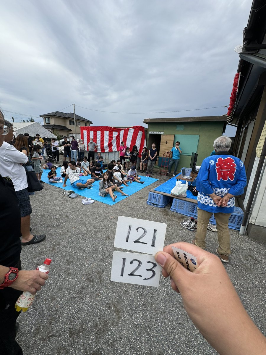 村里秋祭，卖的东西比进货还便宜，抽奖170多个。看样子得抽到五点多了。 https://t.co/mistefvUvk
