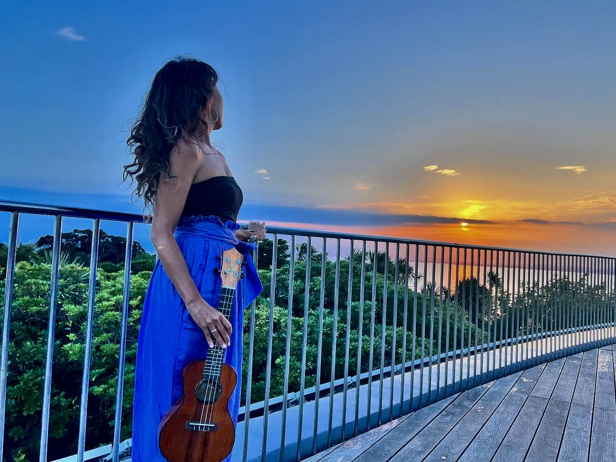 Chiyotia - KUMU Ukulele - Sunset

~New day~
music&amp;words by ChiyoTia
music @hamanaka_yuji
sound produce @yamatonaman

kumuukulele.jp 
@leolani_kumu_ukulele

#chiyotia #シンガーソングライター #kumuukulele