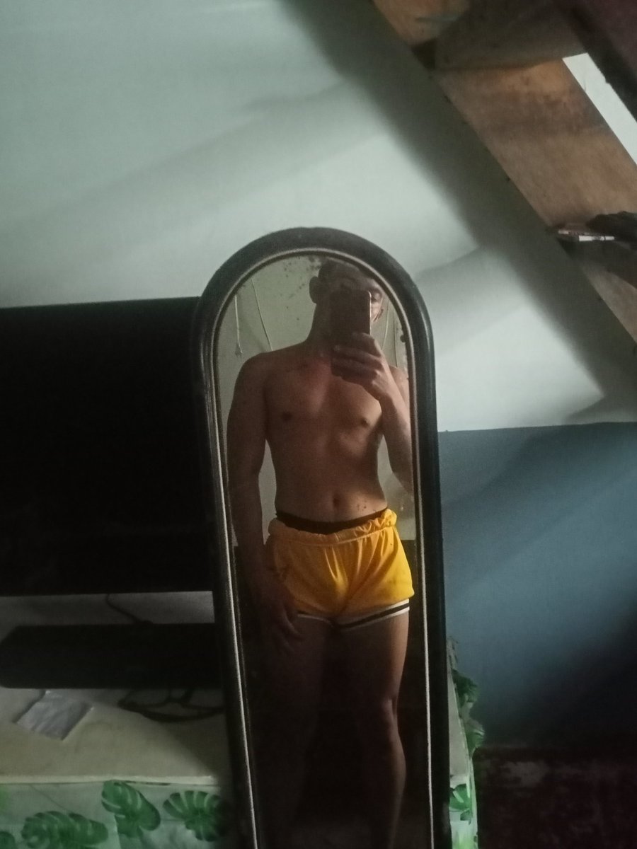 Vincent32895216's tweet photo. 🥒🤪💦 https://t.co/y4N2JM7PSl