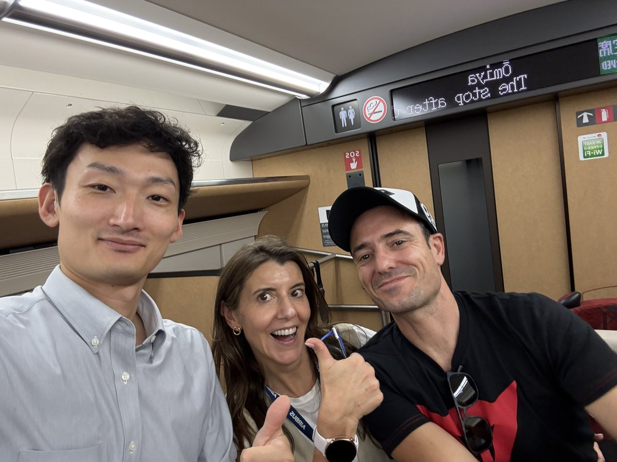 backblind46's tweet image. 乗る新幹線を間違えたスペイン夫婦を助けました。そのスペイン夫婦は座ろうとした座席が人がいたけど、座っていた人は困惑して、たまたま近くに座っていた私を助けを求めていた。切符を見たら金沢行きの新幹線だったのでGoogle翻訳を使って説明しました。スペイン夫婦は安心したようです。良い旅へ！