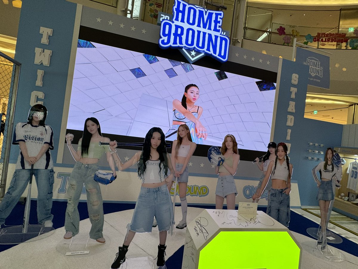dan_cuevas's tweet photo. #TWICE #트와이스 #ONCE #HOME_9ROUND #9WICE_POPUP 

￼ https://t.co/OPLujHavRX