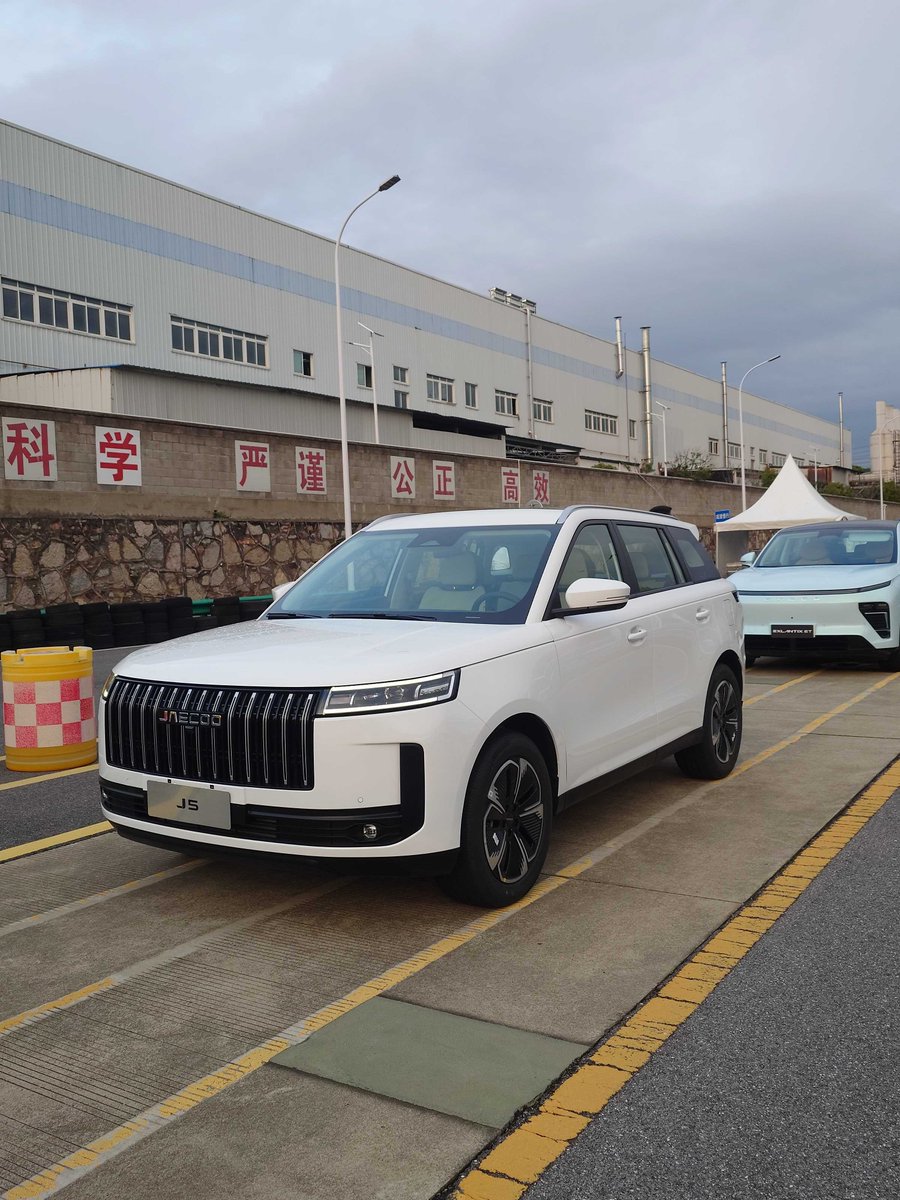 AutoTraderSA's tweet photo. We needed something to cool off after test-driving the potent # J8. Cue the @Jaecoosa #J5, the smaller child in the #Jaecoo family than the #J7. We don't have exact powertrain details yet, but we'll update you soon. Do you like it?
#withcherywithlove #wcwl #globalusersummit https://t.co/mx7GOzYm3N