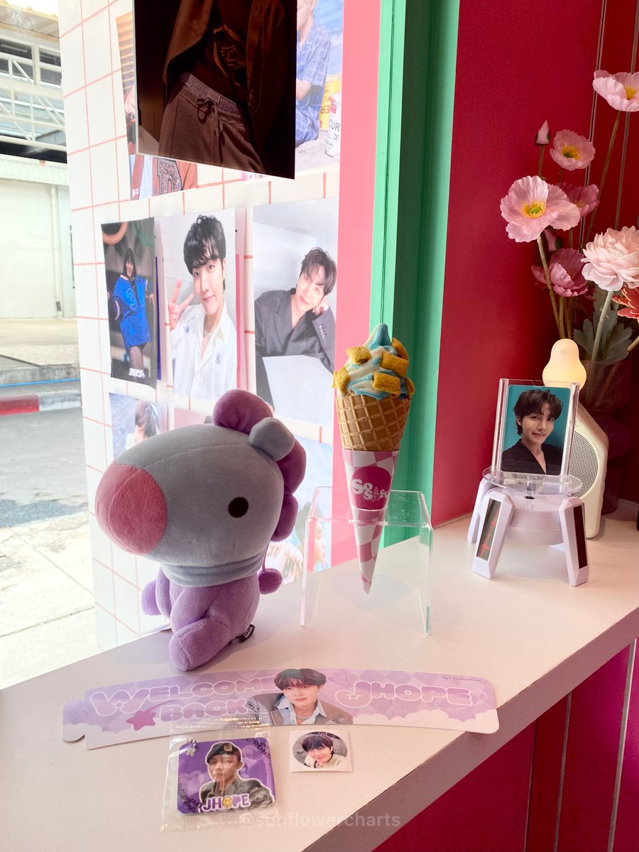 sunflowercharts's tweet photo. เช็กอิน #โฮบิปิ๊กบ้าน ! 🫡🙌🏻 @dearourhope
มารับซอฟต์เสิร์ฟฟรี รับ giveaway และพูดคุยกันเนื่องในโอกาสที่โฮซอกกลับบ้านได้นะคะ 🏡 (ทีมงานเปิดเพลงบังทัน 7 คนเลย 👀💜)
📍 ร้าน So Soft: BTS โรงเรียนนายเรือ
📆 19 - 20 ต.ค. เวลา 11:30 - 21:00 น.
#ต้อนรับเจโฮปกลับบ้าน
#WelcomeBackjhope https://t.co/BPcnLV5r89