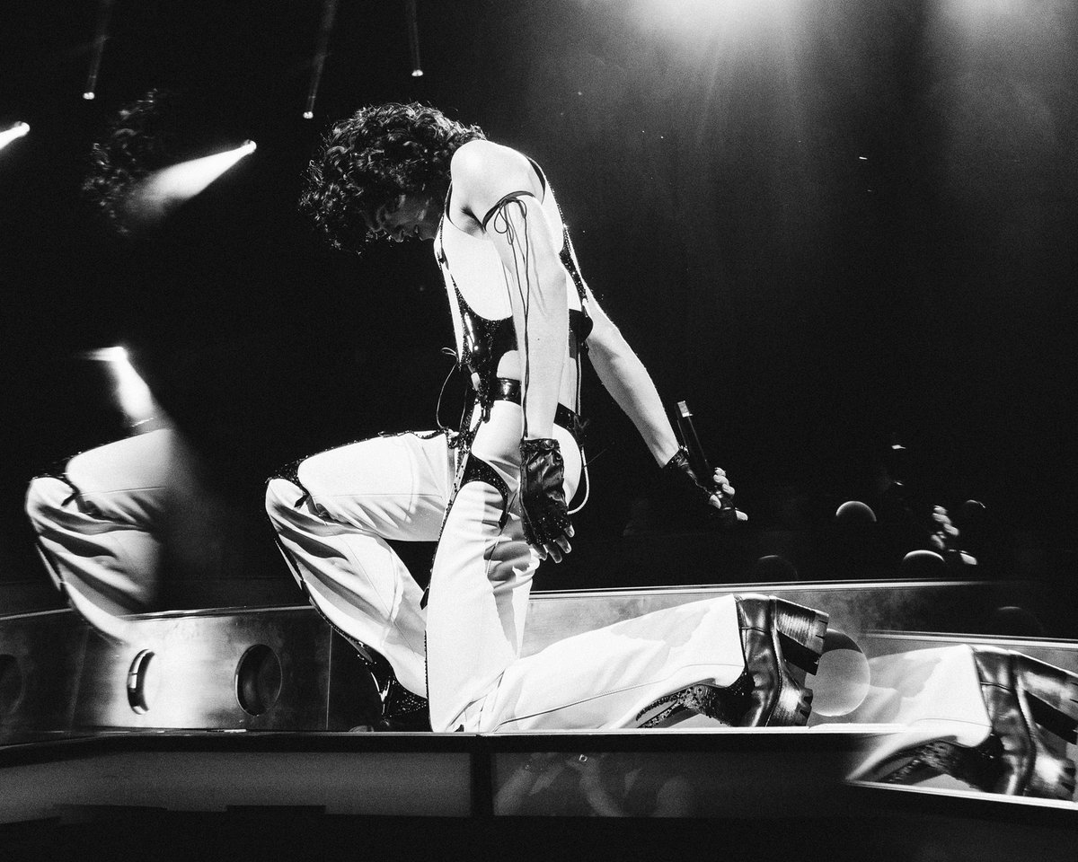 .@ConanGray.
Found Heaven live in Los Angeles. 🌠
SOLD OUT.

(📸: @AshleyOsborn / Kia Forum Photos)