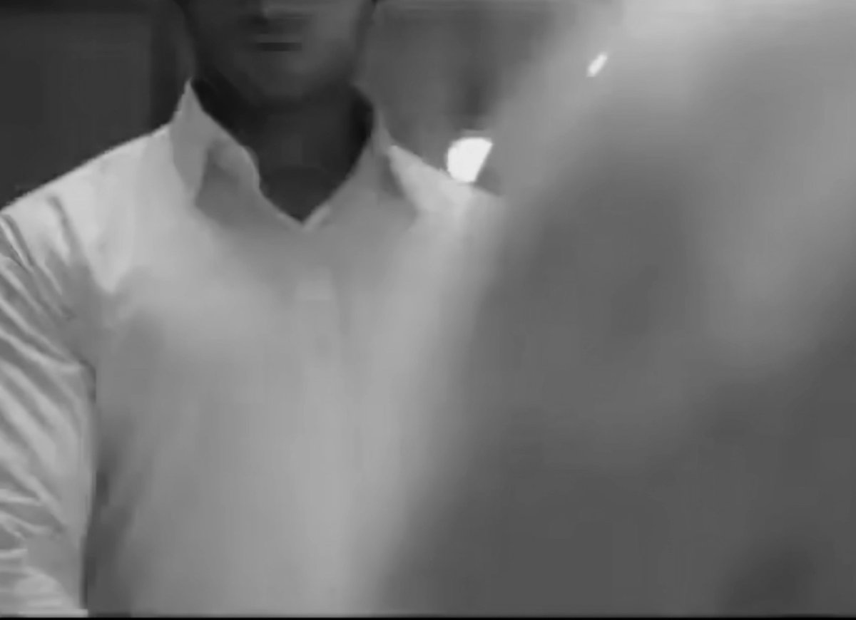 OneHappyInsaan's tweet photo. The #AnujKapadia Chronicle- a 🧵.
What started as a B&W dream...
His signature spec action present right in the first look promo.
Kaun Hai Woh?
#GauravKhanna https://t.co/1gfmAWBdGc