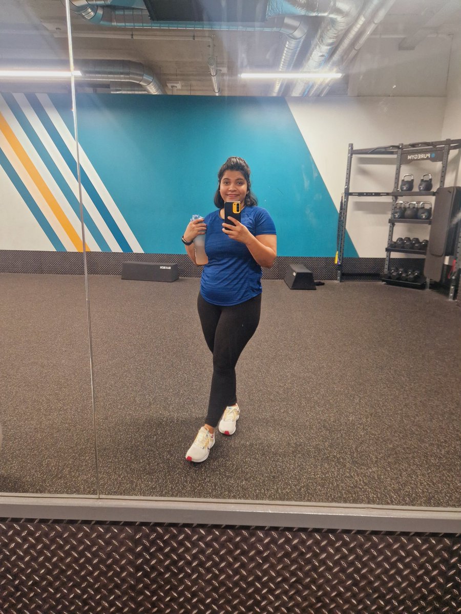 louis_steffi's tweet photo. Saturday 6am in gym!
Who am I ??!!😅
#ImperialActive continues 🏋‍♀️💪 https://t.co/su4zp9qJqg