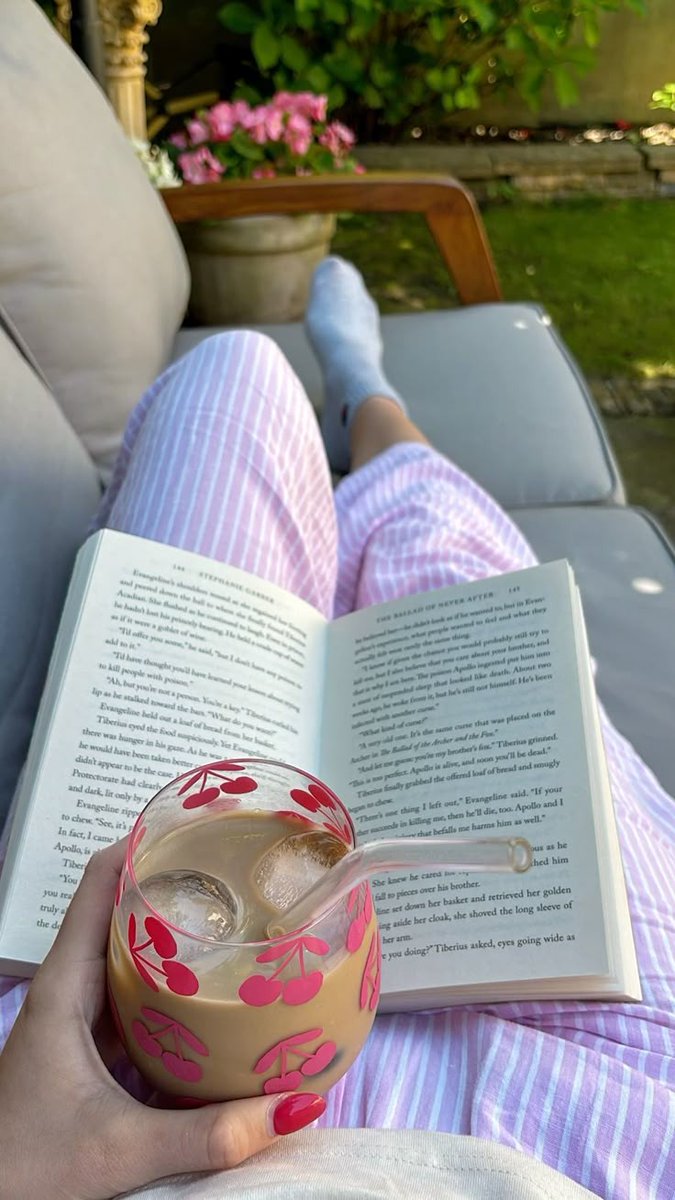 smriiis_reading tweet picture