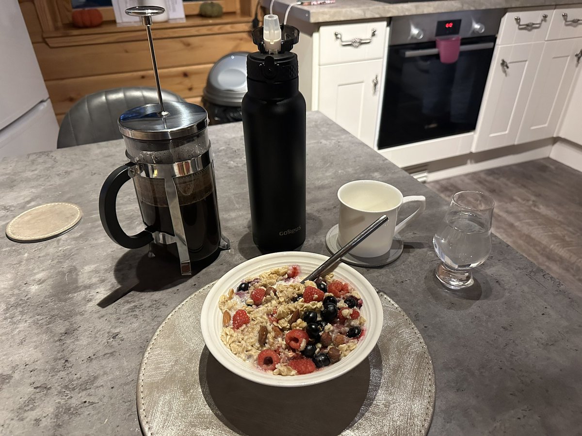 DaveLBywater's tweet photo. The breakfast of champions! #Dramathon #RaceDay 🏴󠁧󠁢󠁳󠁣󠁴󠁿🏃🏼‍♂️💪🏻🥃 https://t.co/kP0Tp7LoEm