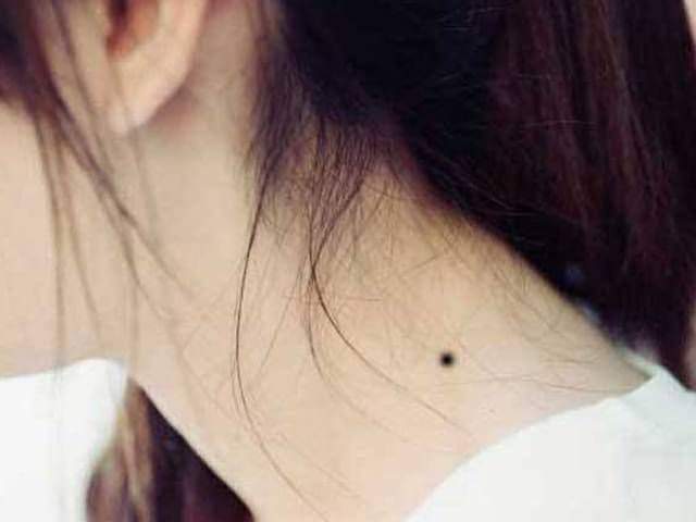 مرد کی ساری مردانگی اور اکڑ عورت کے بدن پر موجود ایک تل کی مار ہوتی ہے