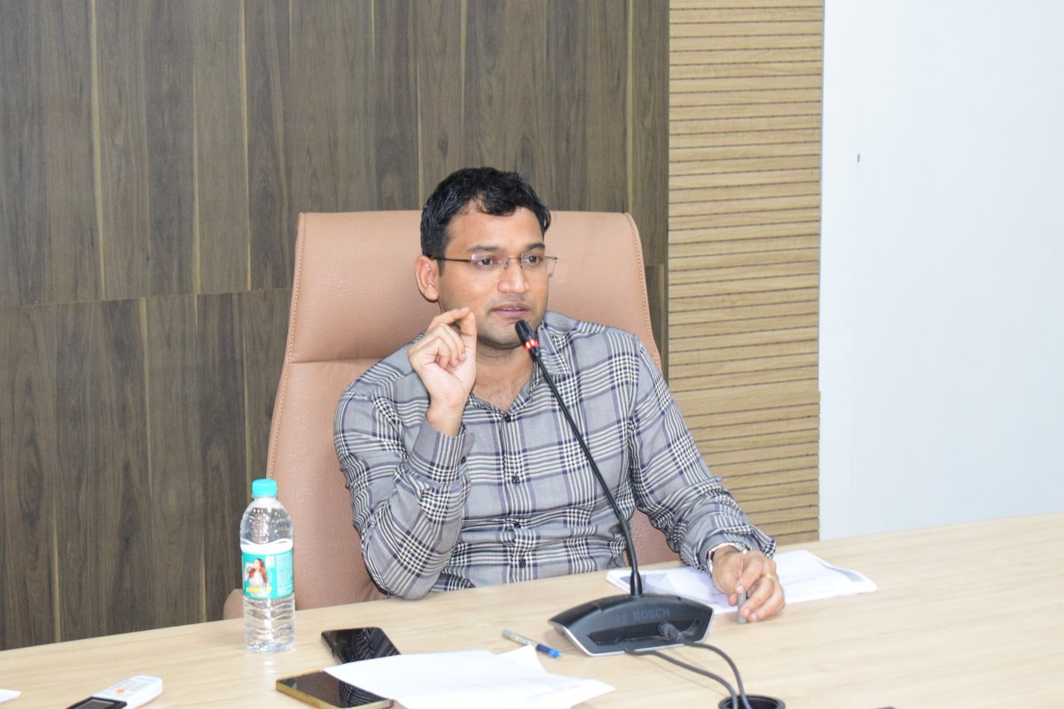 dccachar's tweet photo. On October 18, 2024, DC Cachar reviewed progress of all schemes under P&amp;RD with BDOs, stressing upon timely implementation of projects. BDOs were instructed to resolve all obstacles. CEO, Cachar Zila Parishad and other officials also attended. #CacharDevelopment #ReviewMeeting https://t.co/XUCh1QCuDA