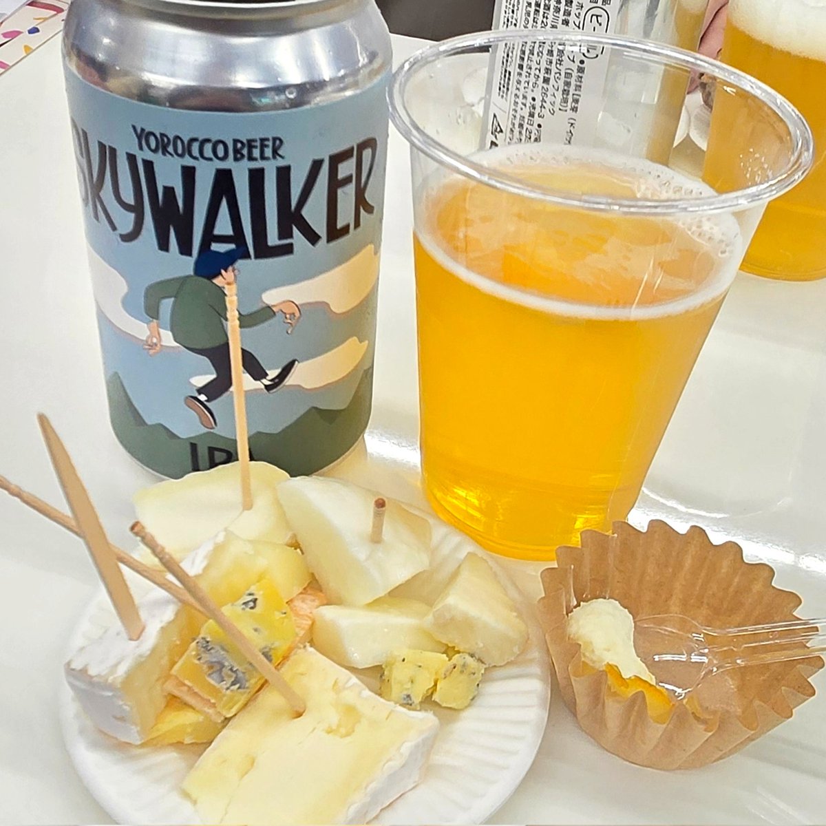 rirry_ro's tweet photo. オフ会前に、ひとり0次会🍺
チーズ祭り〜🧀

楊枝いっぱい刺さってますが、ひとり分です🤣

#Cheesefunfanfun https://t.co/F6UySOI67Z