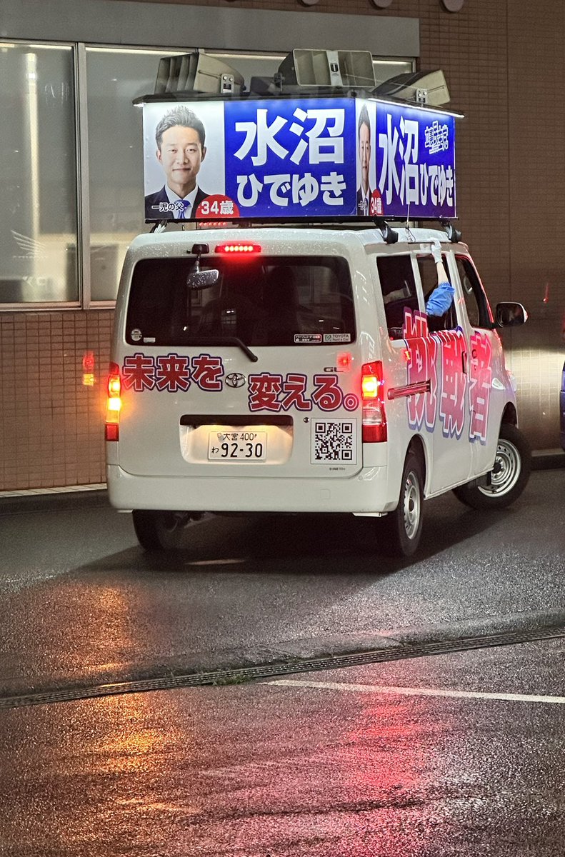 CBXlOOO's tweet photo. 曲がった先が荒地で通れないからって私有地でUターンは非常識だと思うの。
ただでさえ大きなスピーカーで大声張りあげて迷惑なのに。
Uターン禁止って大きな看板が見えなかったとは言わせない。
こういうタイプは角地のコンビニでショートカットしてるのと同じ。 https://t.co/80R9WMyY2J