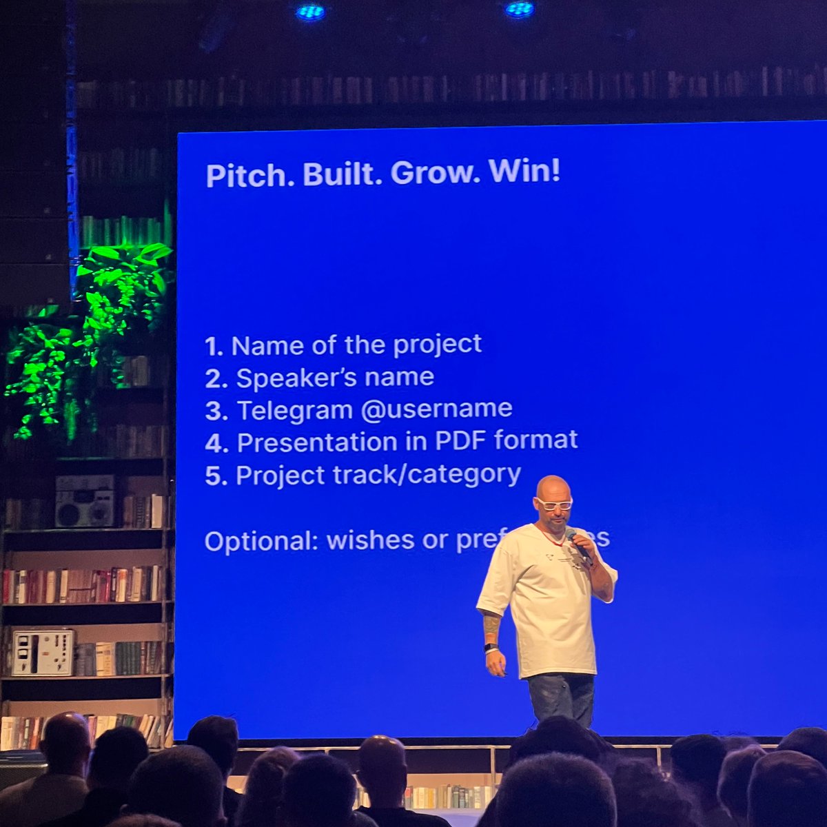 KryptoDed's tweet photo. @durov @AzaraManik GM! Big shoutout for @durov and TON ecosystem, because of them I’m a founder now and build my first project
#MoscowBootcamp https://t.co/w0rYPte2f0