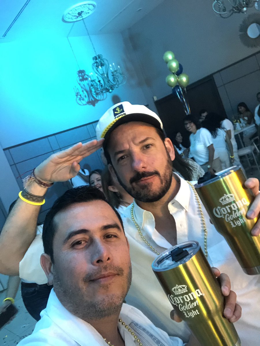 raul_margtz's tweet photo. Corona party Tampico
@inakialvarez @cynthia_chik @cynthia_chiks 
#coronagoldenligth 
#laligthmassabrosa https://t.co/7ta65poeFY