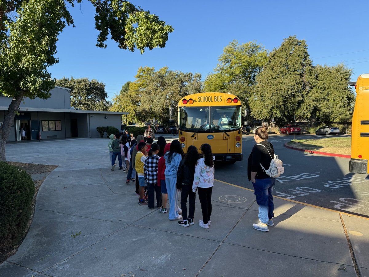 Amy Monaghan tweet media