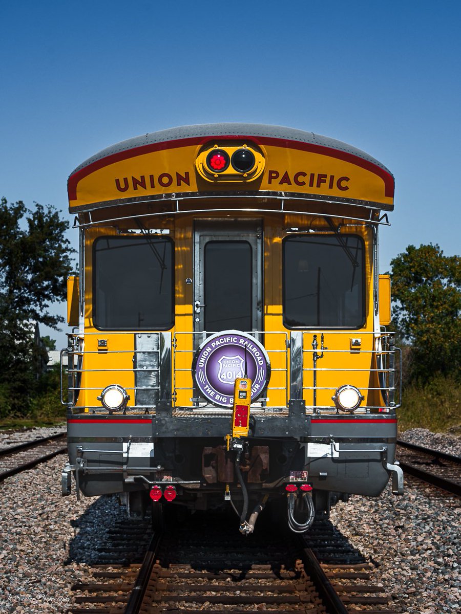 SPhotography78's tweet photo. Business Car 101 “Lincoln” of Union Pacific’s heritage fleet. Bringing up the rear as Big Boy rolled into Oklahoma.

@MikeMorganKFOR @kfor https://t.co/KCfKNvTc8V