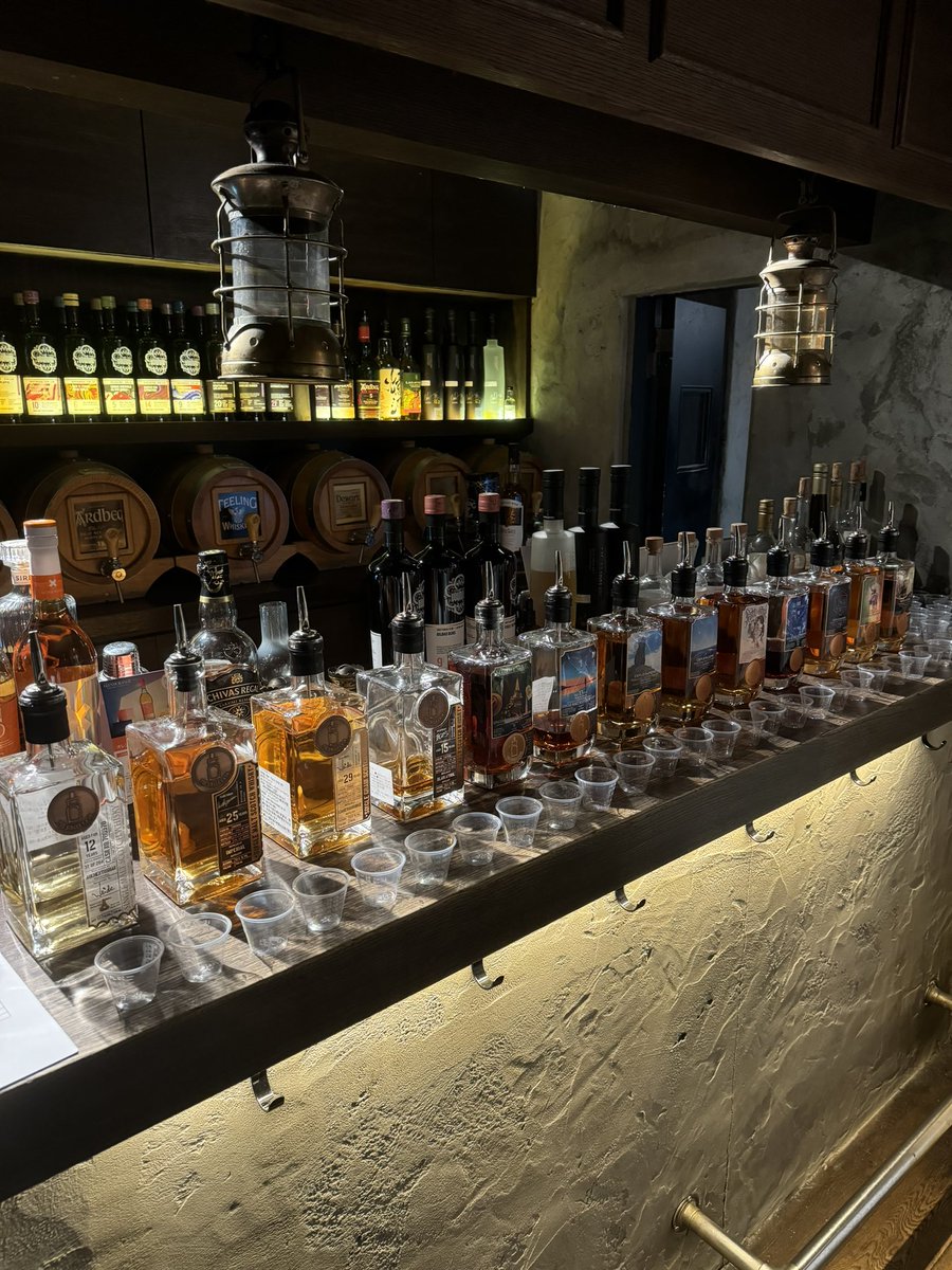 tscjapan_sasaki's tweet photo. 昨日は恵比寿でATCF様(@atcf_kobnob)試飲会でした！
吉祥寺のVision Bar(@vision_whisky)様はじめ、系列店で弊社ボトルをお取扱い頂いています🙇‍♂️機会がありましたら是非お試し下さい😊
#シングルカスク #試飲会 #ATCF https://t.co/YTLwK03mfw