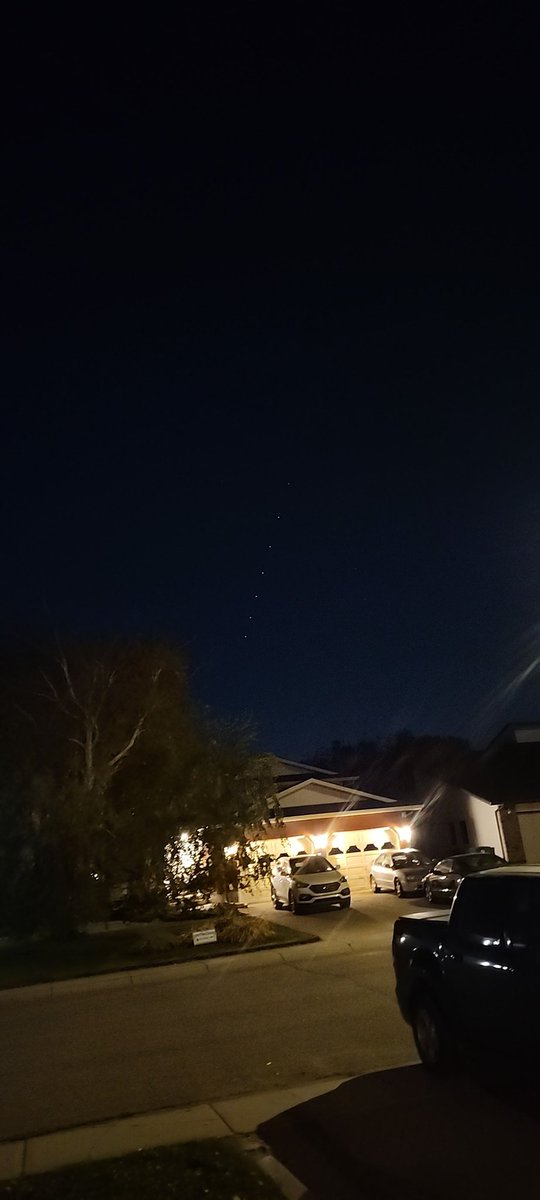 KrisHarding13's tweet photo. @elonmusk This you? #starlink #space # saskatoon https://t.co/I4SPYtmiEv