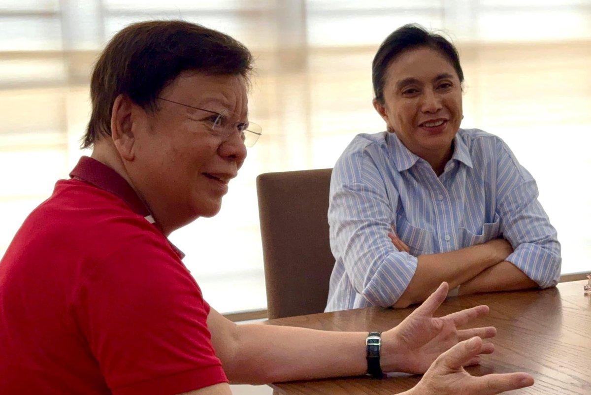 newswatchplusph's tweet photo. LOOK: Senatorial aspirant and Sagip party-list Rep. Rodante Marcoleta visited former Vice President Leni Robredo in Naga City. 

Marcoleta is a known ally of former President Rodrigo Duterte and his daughter, Vice President Sara Duterte. | @TristanNodalo 

📸 Rodante Marcoleta https://t.co/HgVFtHBjGp