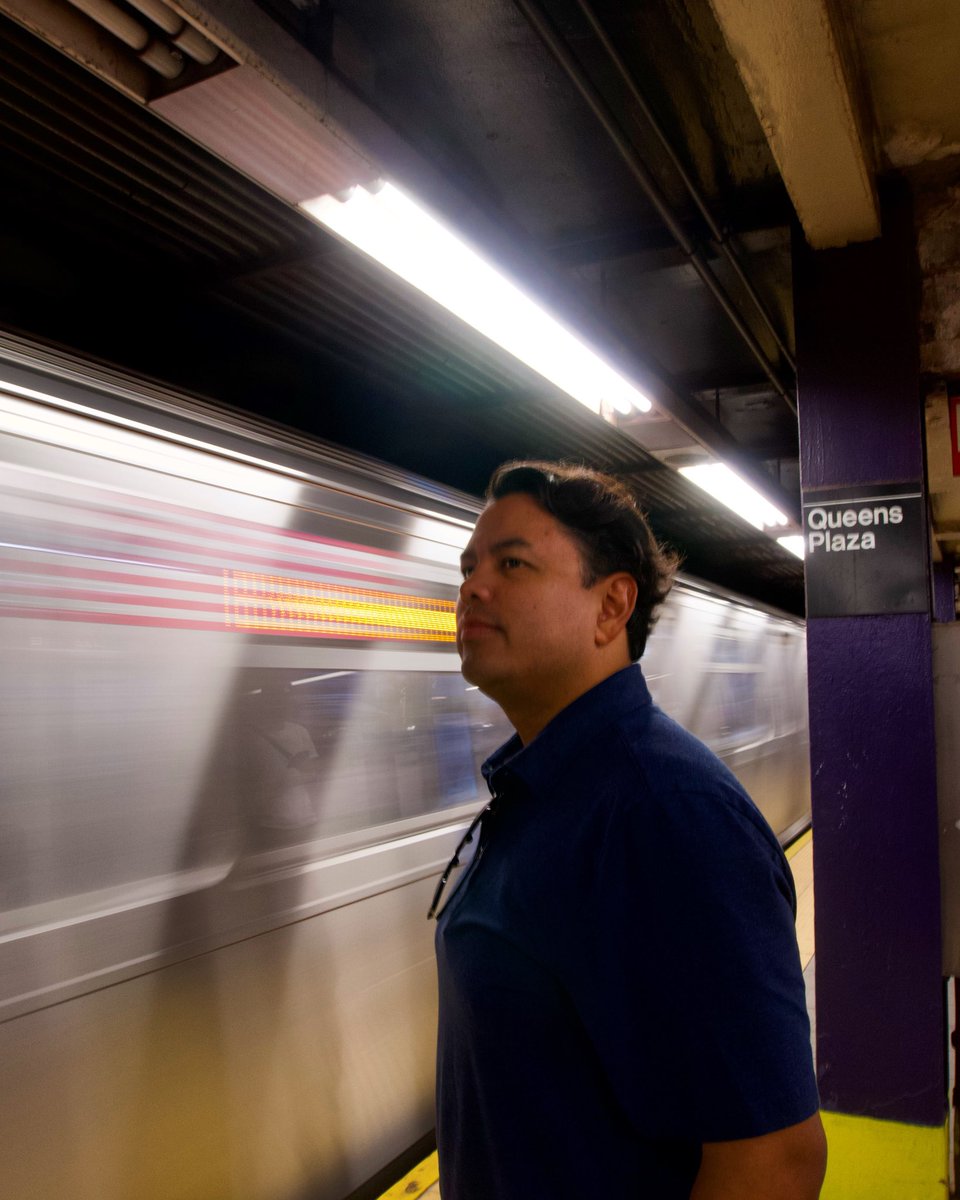 Al igual que un tren, el tiempo avanza sin detenerse y, a menudo, nos sorprende con su rapidez. Es importante apreciar cada momento y vivir el presente, ya que el tiempo no se detiene. 📸: @chrismk2020