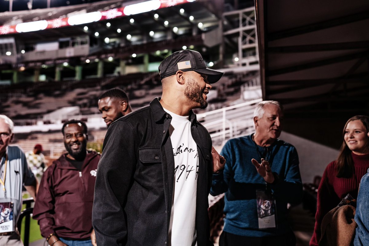 HailStateFB's tweet photo. Welcome Back, @dak 

#HailState https://t.co/dhRXMqqhKO