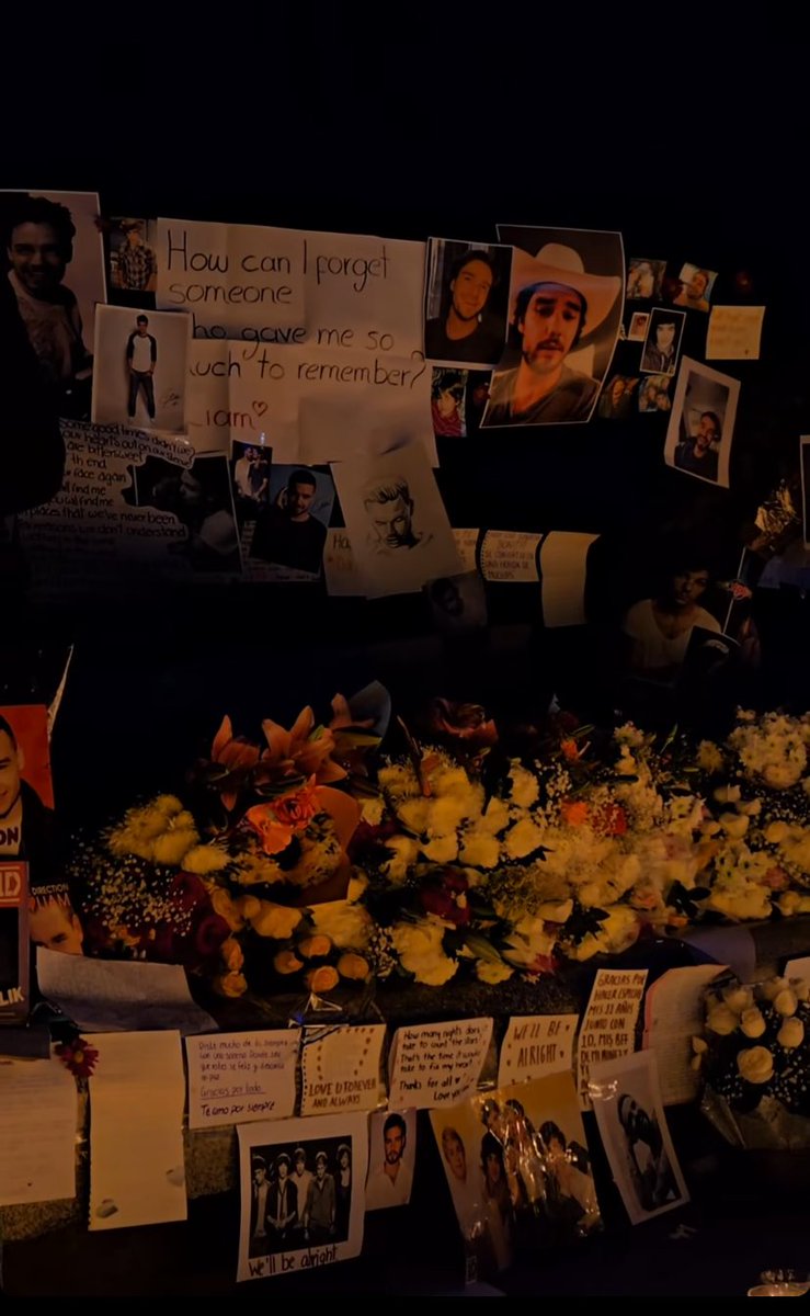 fanprojectscdmx's tweet photo. Memorial a Liam el día de hoy en Monumento a la Revolución ✨🪽 https://t.co/5qHRul9YQO