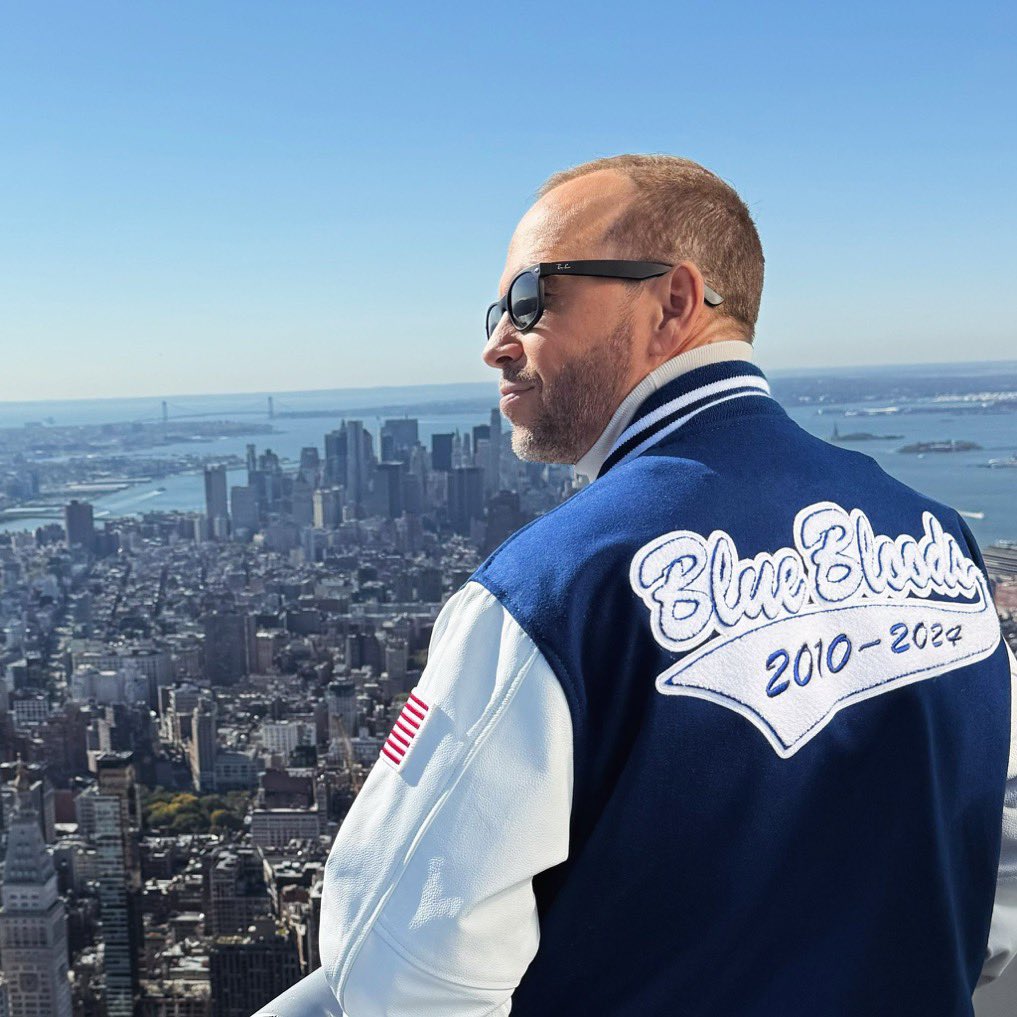 FERSALCIDO's tweet photo. It’s #BlueBloods time! Let’s go!
💙❤️💙❤️💙❤️💙❤️💙❤️💙❤️ https://t.co/JlzmqBaNDj