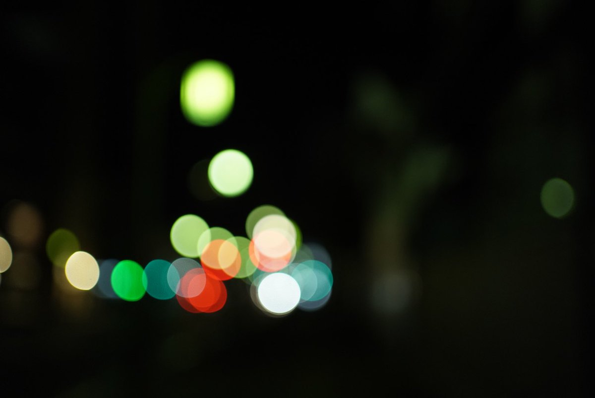 金曜の夜はベッドでぼーっとするしかできないくらい疲弊していたけど、今日は朝からせっせと家の掃除できた。睡眠、休息大事。午後になったら写真選びしよう。