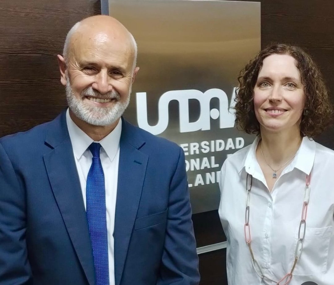 AgenciaElVigia's tweet photo. Daniel Escribano fue reelecto como Decano del Departamento de Cultura, Arte y Comunicación de la Universidad Nacional de Avellaneda.  En la oportunidad, fue elegida como Vicedecana la socióloga y docente de la carrera de Periodismo Laura Calvelo. https://t.co/6lFqBdePIe