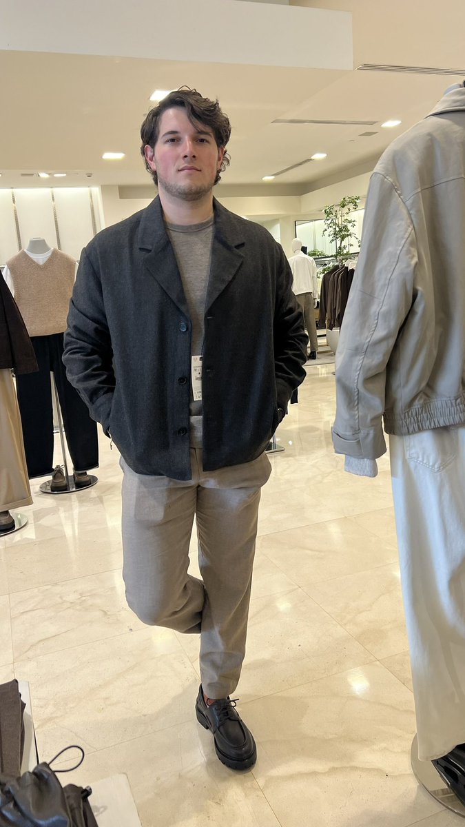 ximenaredonda's tweet photo. Amo acompañar a mi novio de compras 🤤🤤🤤🤤🤤. https://t.co/f0HZM6axbg