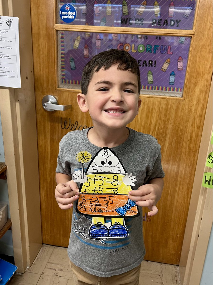 Students have been hard at work in math, learning about the relationship between addition and subtraction through fact families. To make it fun, students created an adorable fact family craft!🍭 <a href="/RobertHunterES/">Robert Hunter</a> <a href="/FlemRarSchools/">FlemRarSchools</a>