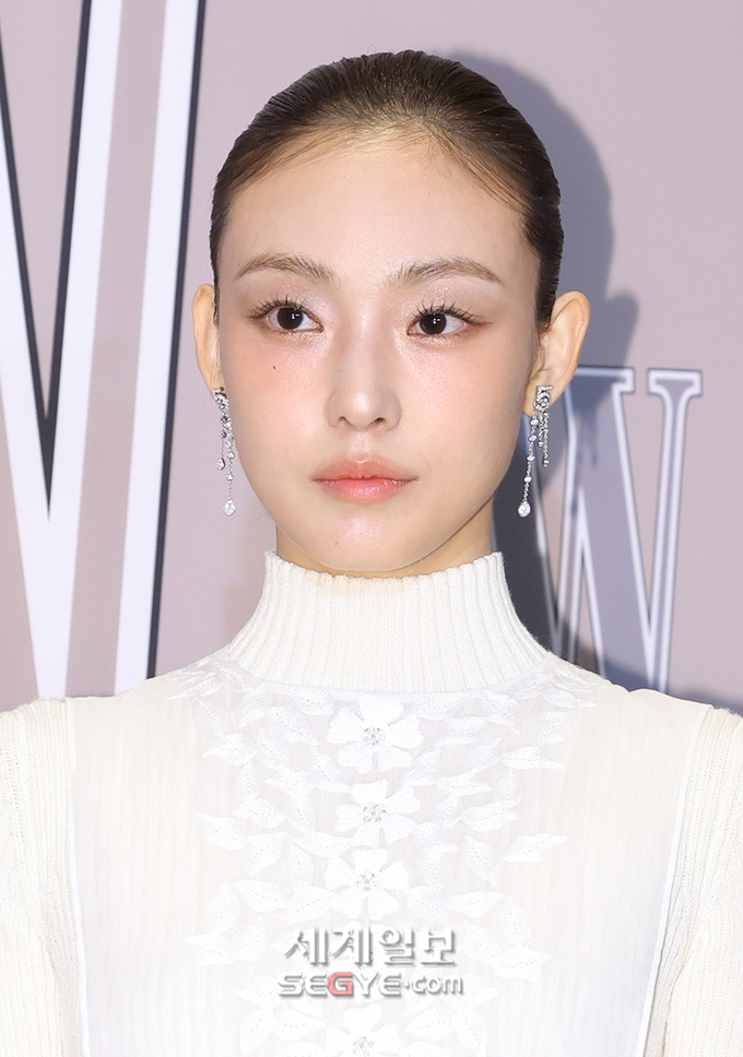 knot_archive's tweet image. 2024.10.14 더블유 코리아(W Korea) 유방암 인식 향상 캐페인 'Love your W' 241014 전소니 메이크업 
#전소니 #JeoSonee #MakeupInspo 

ⓒ 엑스포츠뉴스 
ⓒ 세계일보