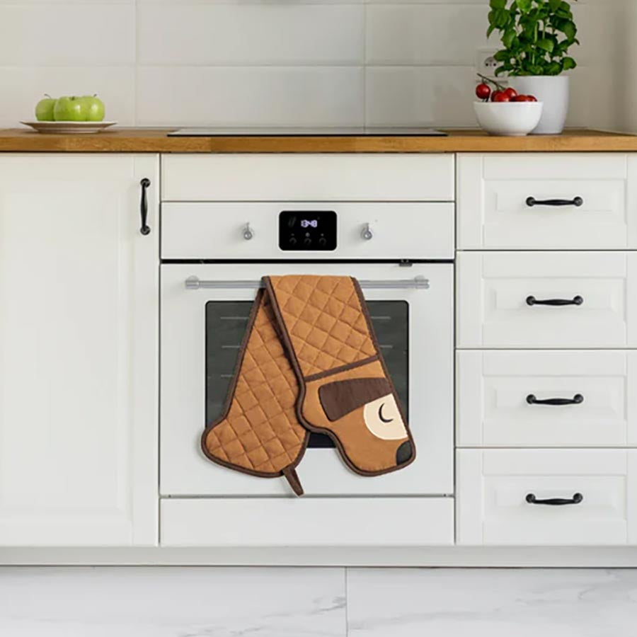 Perpetual_Kid's tweet image. Add a touch of playful charm to your kitchen with Hot Dog Double Oven Mitts! These adorable dog-themed mitts are both functional, stylish and add a dash of fun to your cooking routine.
perpetualkid.com/collections/ne…
#DogLover #KitchenEssentials #FunGift #CookingWithStyle #OvenMitts