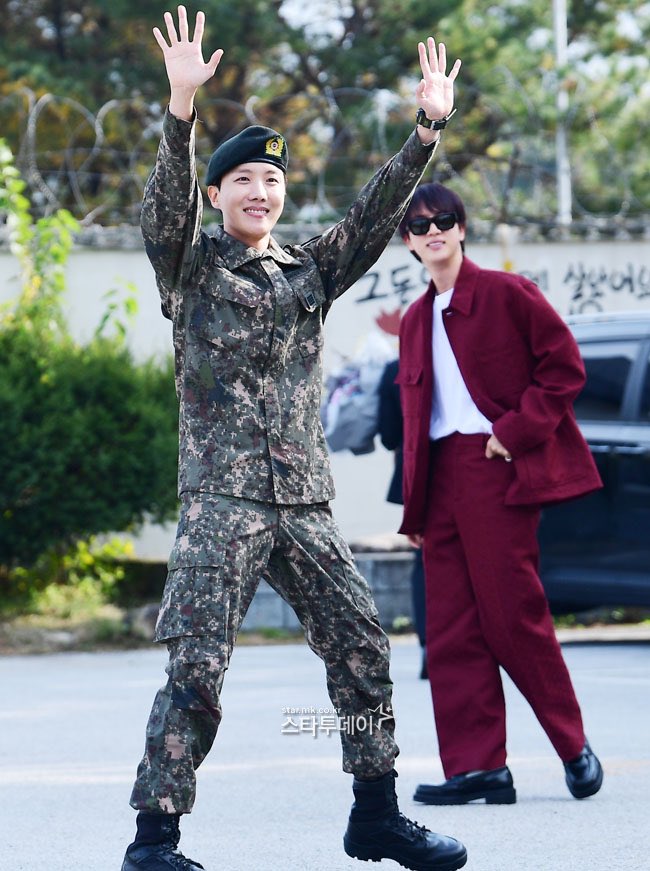Clariceheartbts's tweet photo. Os príncipes Coreanos  estão de volta , vencemos https://t.co/SvlPjNJy75