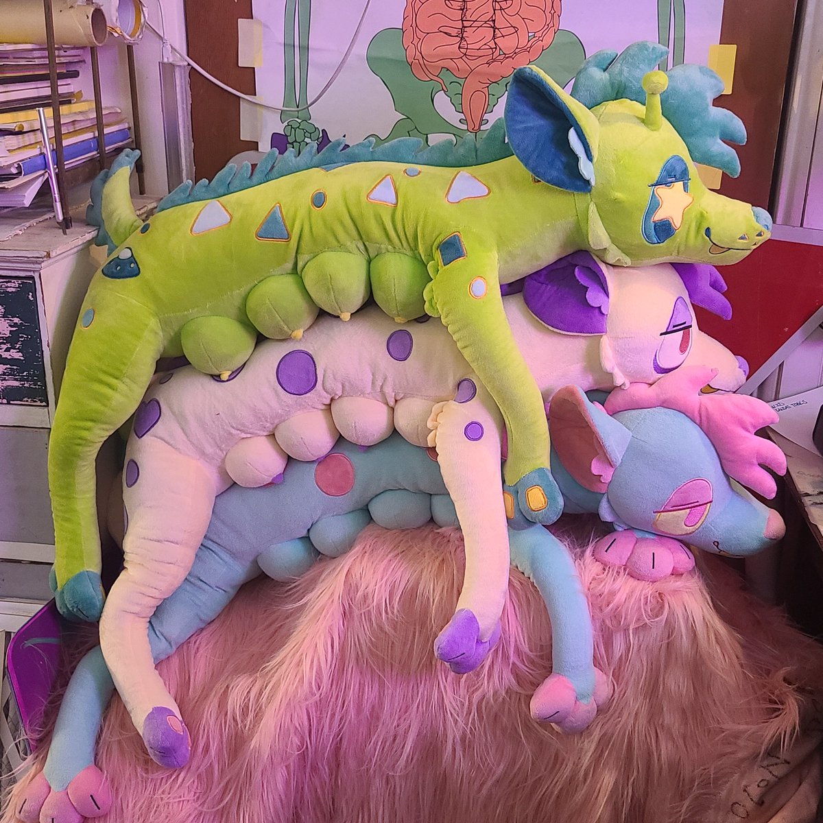 domino_twist's tweet photo. ✨️Gotta collect em all✨️
Coming SOON 
Aliyeen pre-orders!
Their eyes AND nipples glow. Who woulda thought?!
👽🚀💫 https://t.co/Nkh1UaV0bY