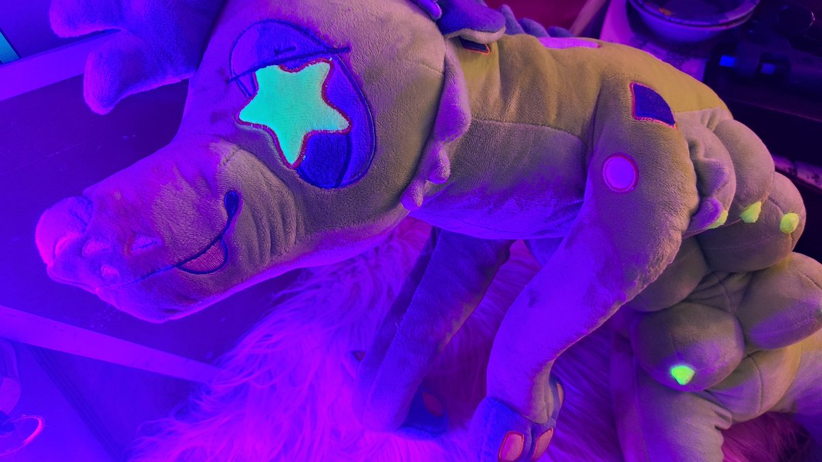 domino_twist's tweet photo. ✨️Gotta collect em all✨️
Coming SOON 
Aliyeen pre-orders!
Their eyes AND nipples glow. Who woulda thought?!
👽🚀💫 https://t.co/Nkh1UaV0bY