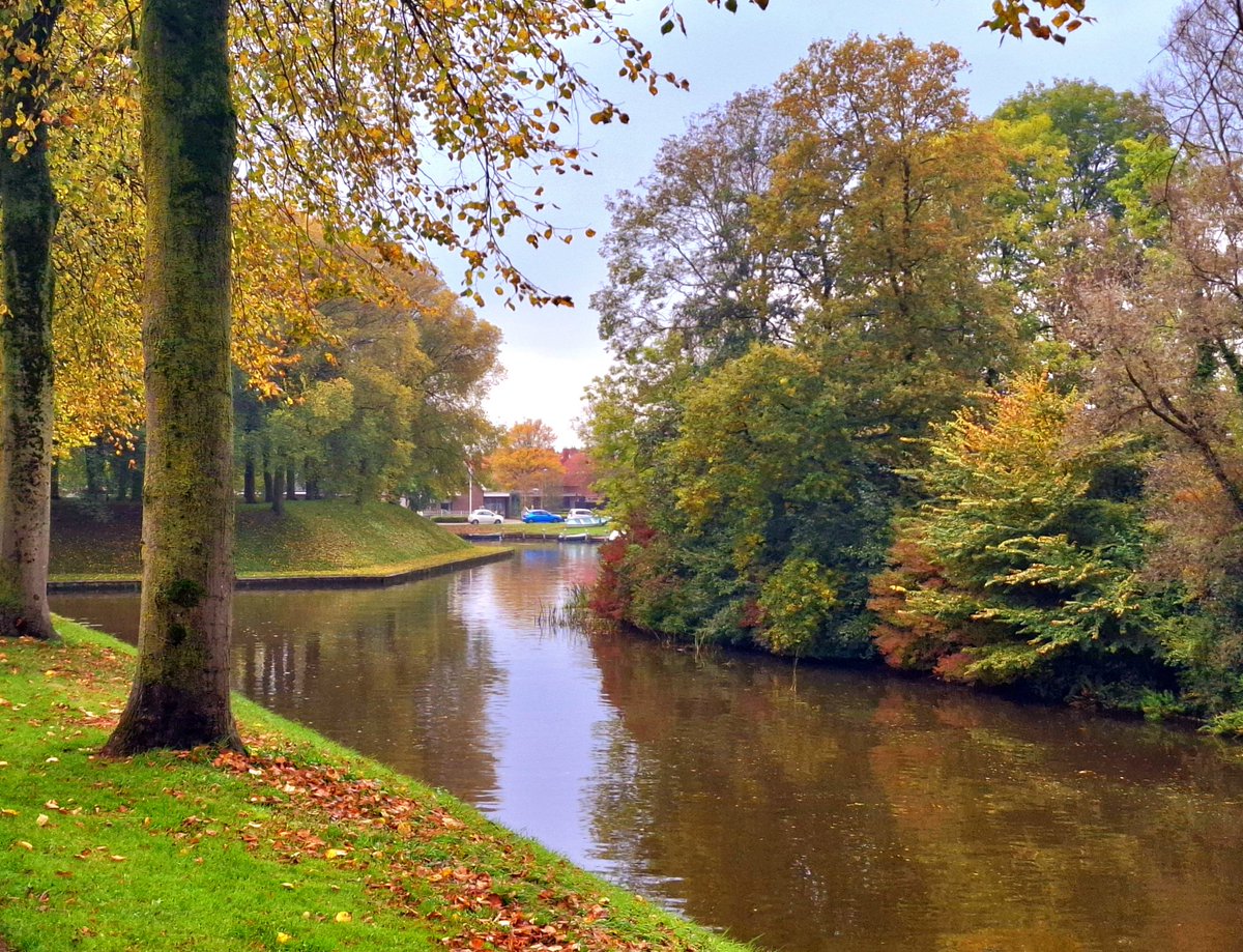 evlieg's tweet photo. #dokkum#herfst#weekend #elevlieg https://t.co/mNRFN04z8t
