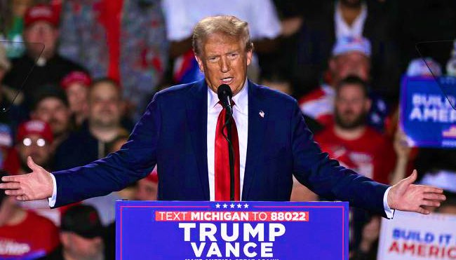NewsLiberdade's tweet photo. 🚨URGENTE - Trump diz que ameaçou atacar Moscou para intimidar Putin

"Eu disse: Vladimir, se você for atrás da Ucrânia, eu vou te atacar com tanta força que você nem vai acreditar. Vou te atacar bem no meio de Moscou” https://t.co/Wp22pyFc0g