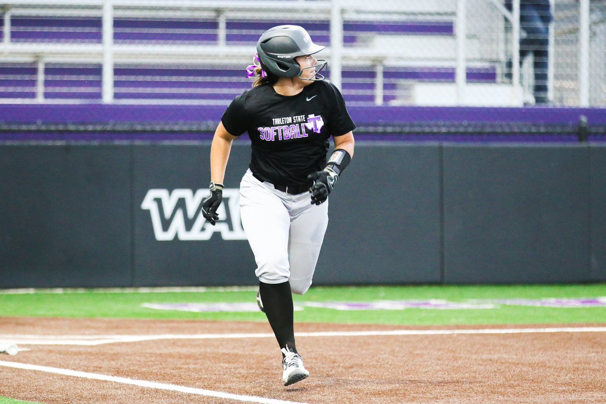 Watch it fly ✈️

#TexanSoftball | #FallSzn