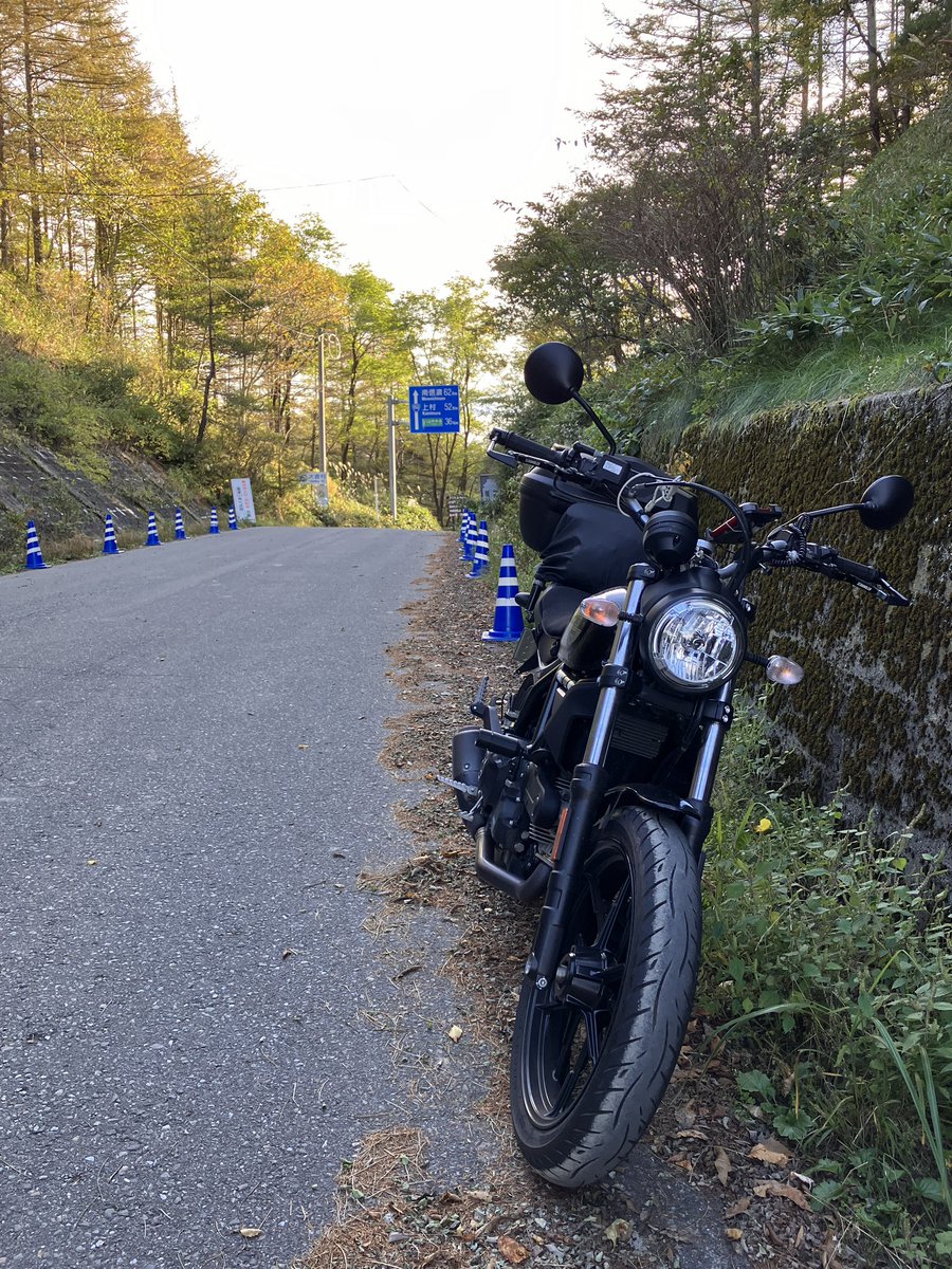 GunjiAmane's tweet photo. 楽しくタイトな峠道を走ってきました！
以前は林道を使って貫通できていたけど、もう通り抜けることができなくなってますね。
#青崩峠 のトンネルが開通したようなので将来に期待です！

#DUCATI #Sixty2 #ドゥカティスクランブラー
#酷道
#国道152号
#秋葉街道
#塩の道
#分杭峠
#ゼロ磁場
#地蔵峠 https://t.co/g1kXN4ZIVV
