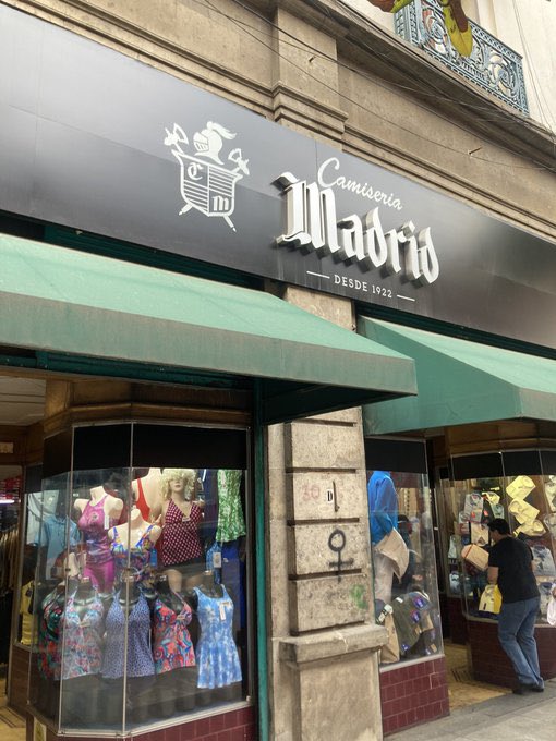 #EraOtroMexico Cuarenta establecimientos con mayor antigüedad en el Centro #CDMX 

1. Sombreros “Tardan” 1847
2. Zapatería “El Borcegui” 1865
3. Pastelería “La Vasconia” 1870
4. Cantina “La Peninsular” 1872
5. Dulcería “Celaya” 1874
6. Cantina “Gallo de Oro” 1874
7. Cantina “La