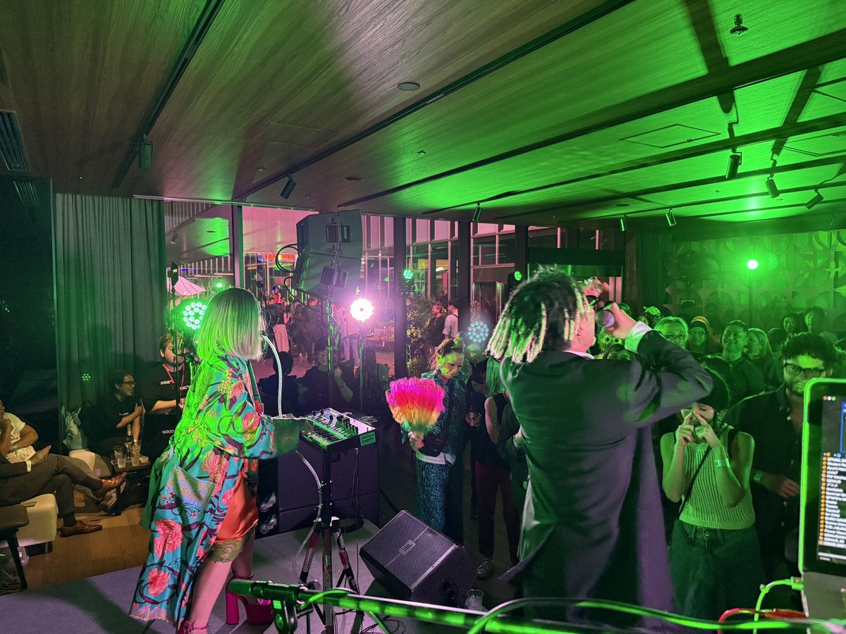 bosssan's tweet image. 昨日はありがとうございました！
WODDYFUNKとのセッションにて🎧カッコ良すぎですWODDYFUNK

#woddyfunk #DISCOJAM17