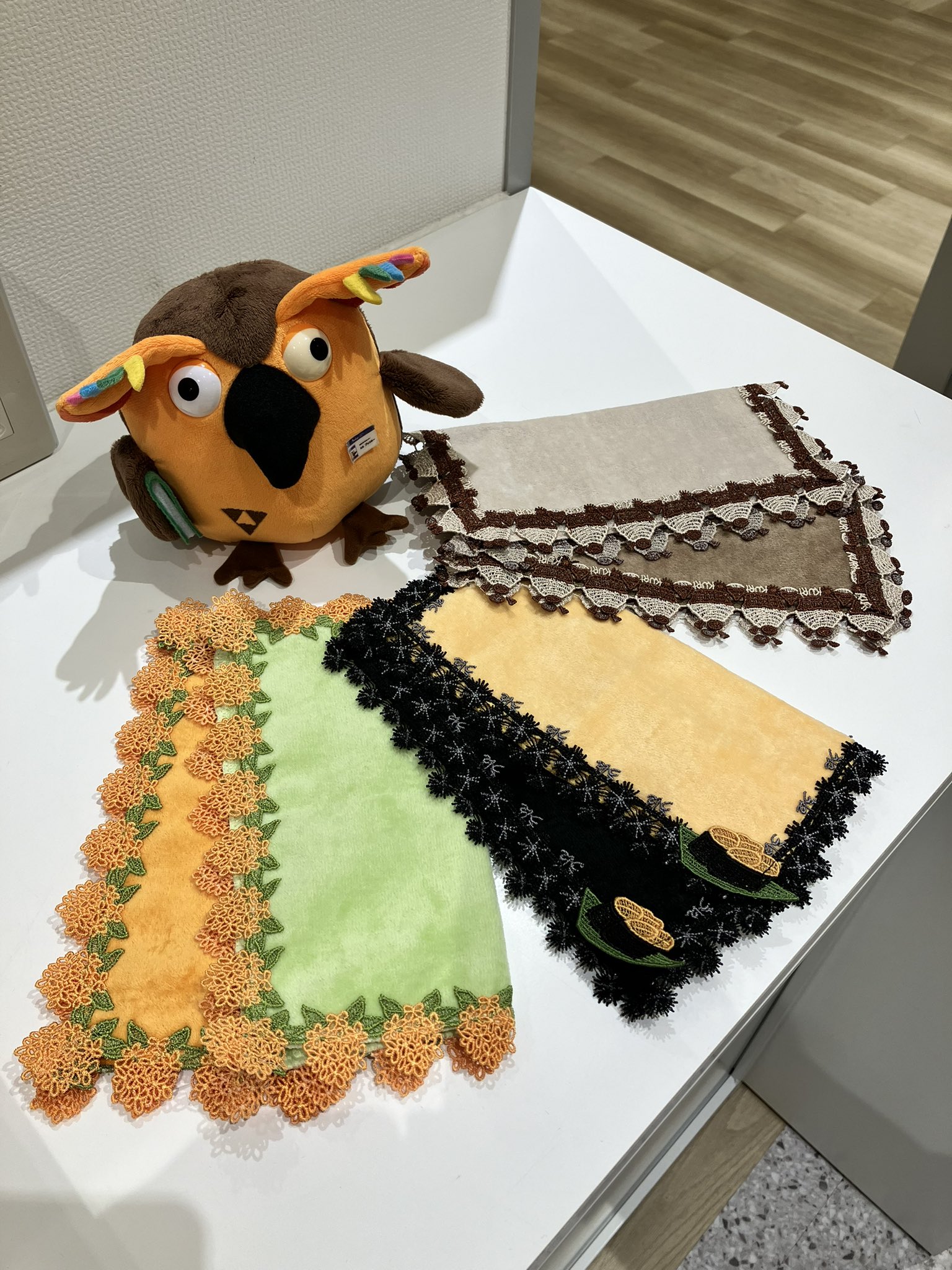 専用　近沢レース タオルハンカチ3種　ディズニーリゾート 年賀はがき＆きっぷ レース シーズン タオルハンカチ セット おさんぽ｜近沢レース店