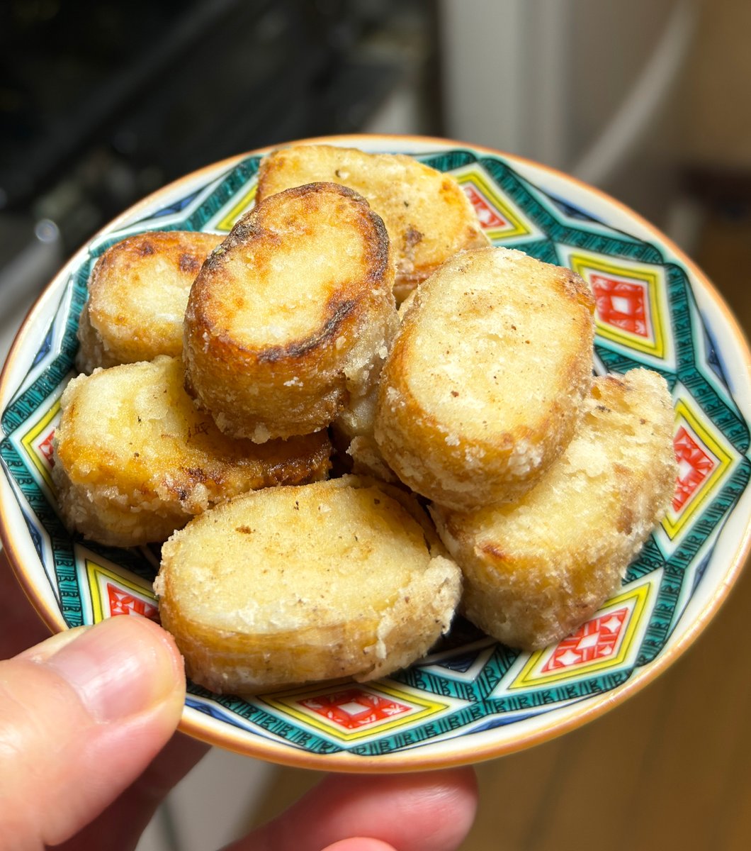 1000bero_net's tweet photo. セブンの「たんぱく質10g ホタテ風味バー」を切って片栗粉つけて揚げ焼きして、ホタテ風唐揚げにしてもうまい https://t.co/mP4iFyswPC