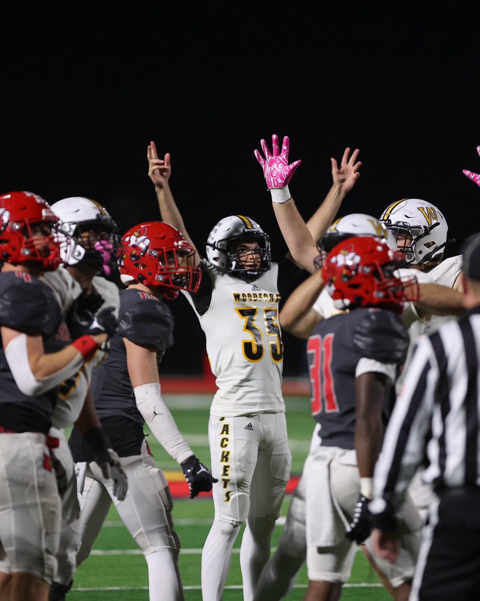 marshallimg's tweet photo. Logan Ford nails a a Field Goal with 6 seconds left in the game to put the Jackets up for good! @WoodfordFBall wins 38-35 over Scott Co! https://t.co/Rgmr6mlnL0