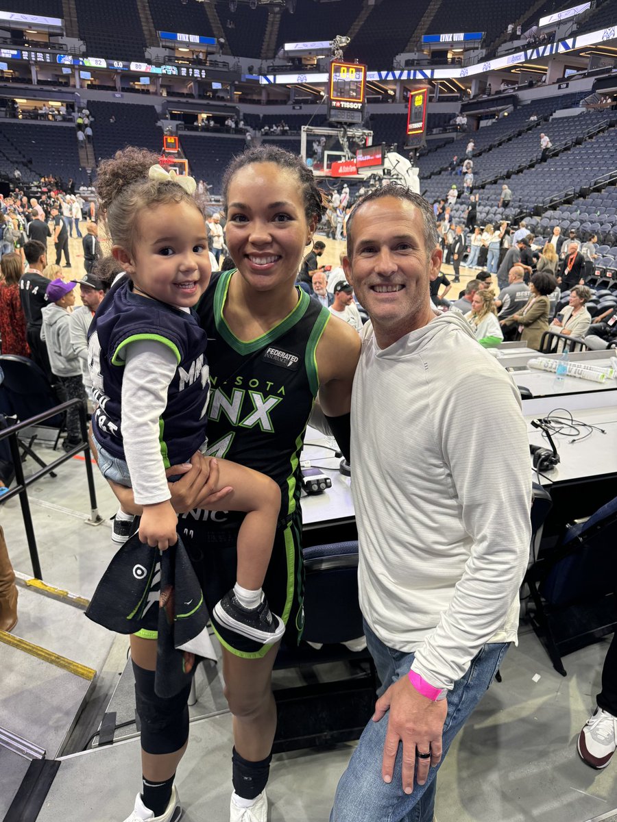 DanRolfes's tweet photo. So great to see the face of the W @PHEEsespieces tonight. And of course Mila. https://t.co/LTwBhnVJEs