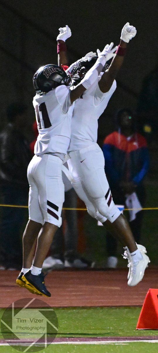 TimVizerPhoto's tweet photo. Cardinal Ritter @RitterPrepHS @RitterPrep defeated De Smet @DeSmetFB @DeSmet_ADBarker 28-3 in football Friday night. Read a Warren Mayes story and see more photos at https://t.co/72khsbhCi3 @STLhssports https://t.co/vMv4fEtwqC #SportsPhotographer #ProPhotographer #football https://t.co/A6cK0UMGHM