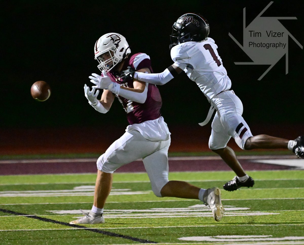TimVizerPhoto's tweet photo. Cardinal Ritter @RitterPrepHS @RitterPrep defeated De Smet @DeSmetFB @DeSmet_ADBarker 28-3 in football Friday night. Read a Warren Mayes story and see more photos at https://t.co/72khsbhCi3 @STLhssports https://t.co/vMv4fEtwqC #SportsPhotographer #ProPhotographer #football https://t.co/A6cK0UMGHM